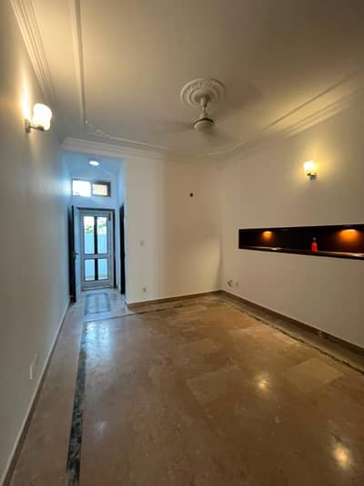 8 Marla Ground portion for rent in E11