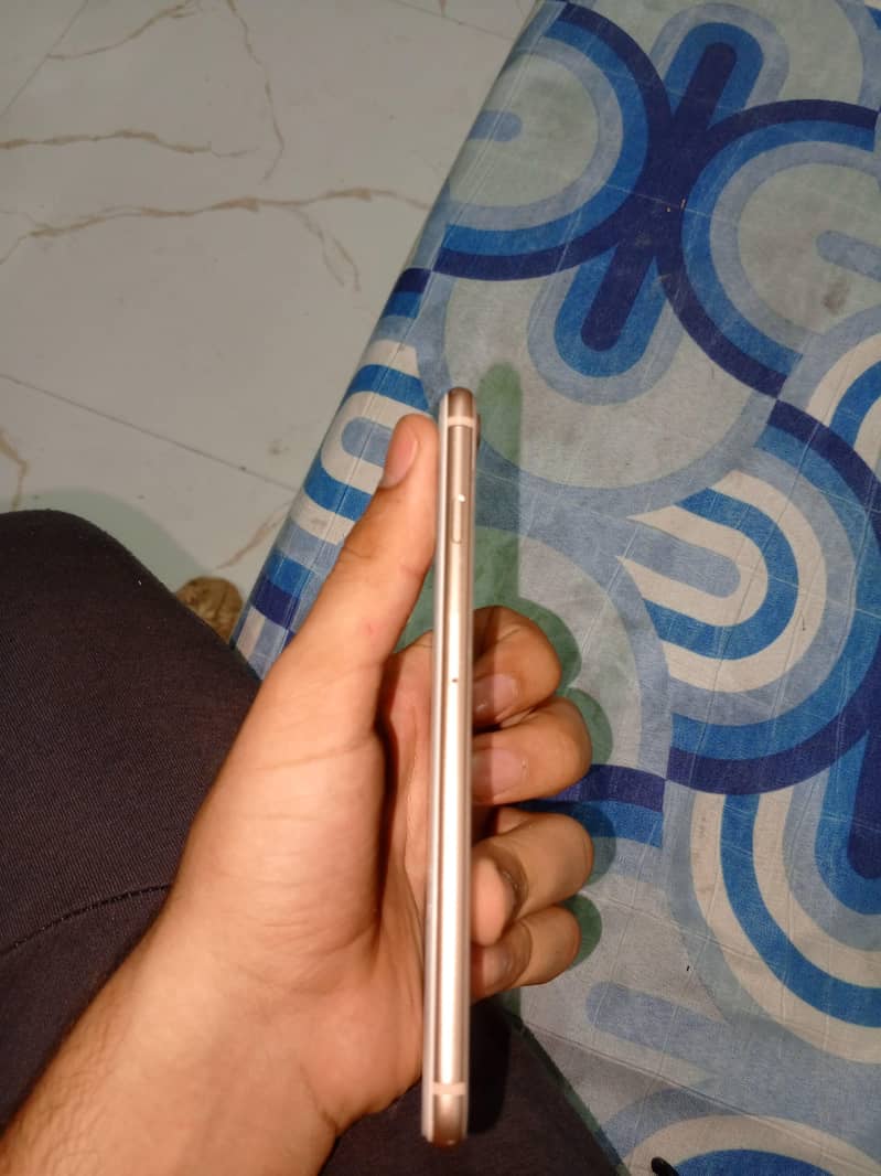 Apple iPhone 8 Plus 2