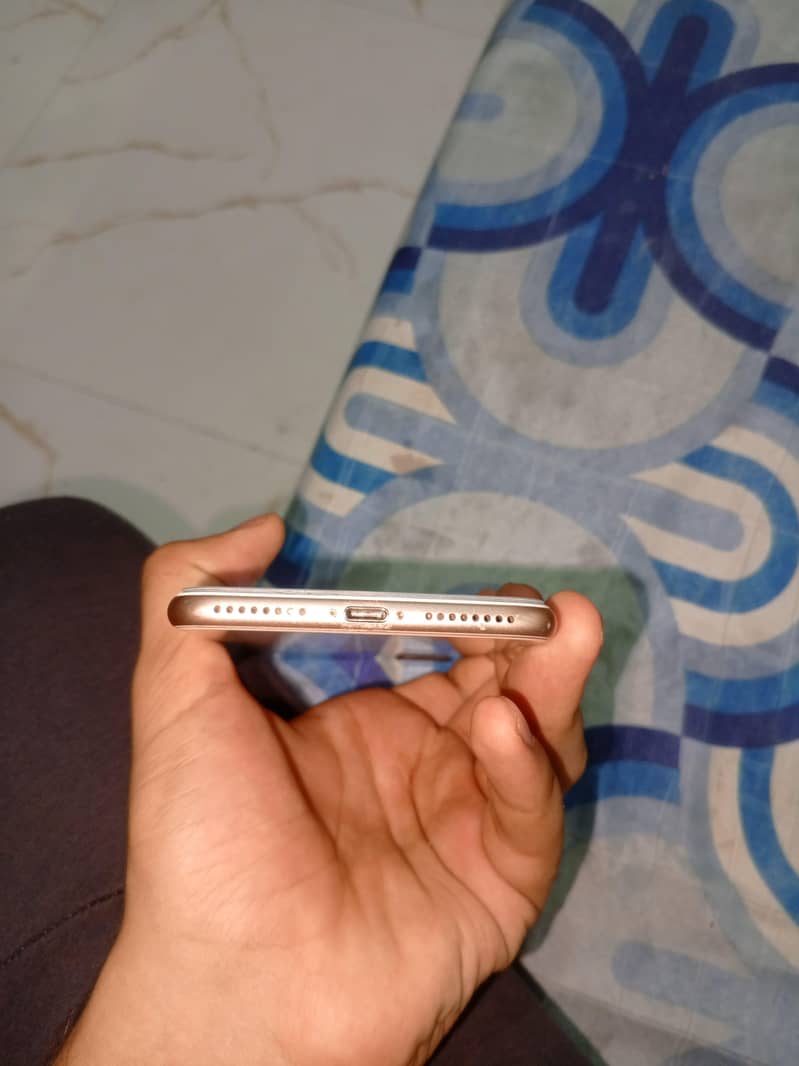 Apple iPhone 8 Plus 3