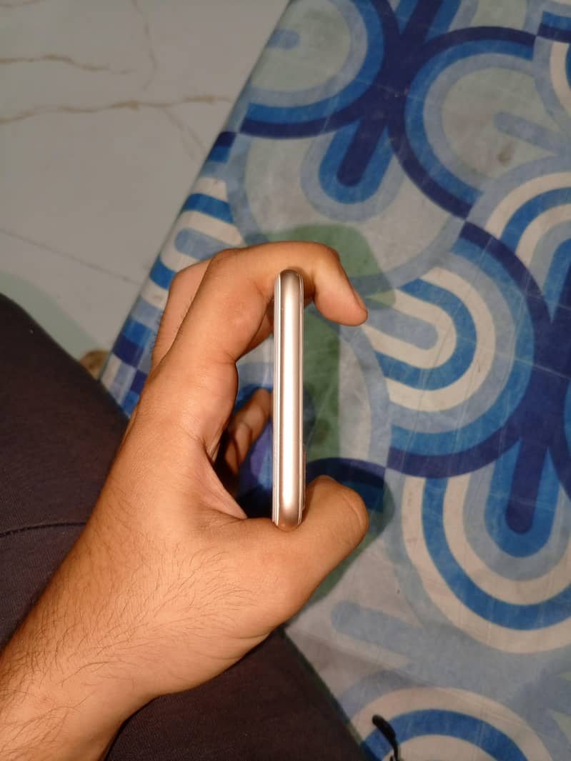 Apple iPhone 8 Plus 4