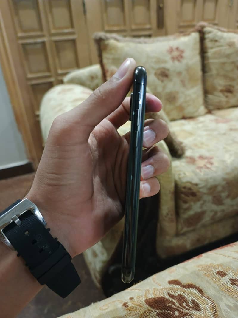 Apple iPhone X 3