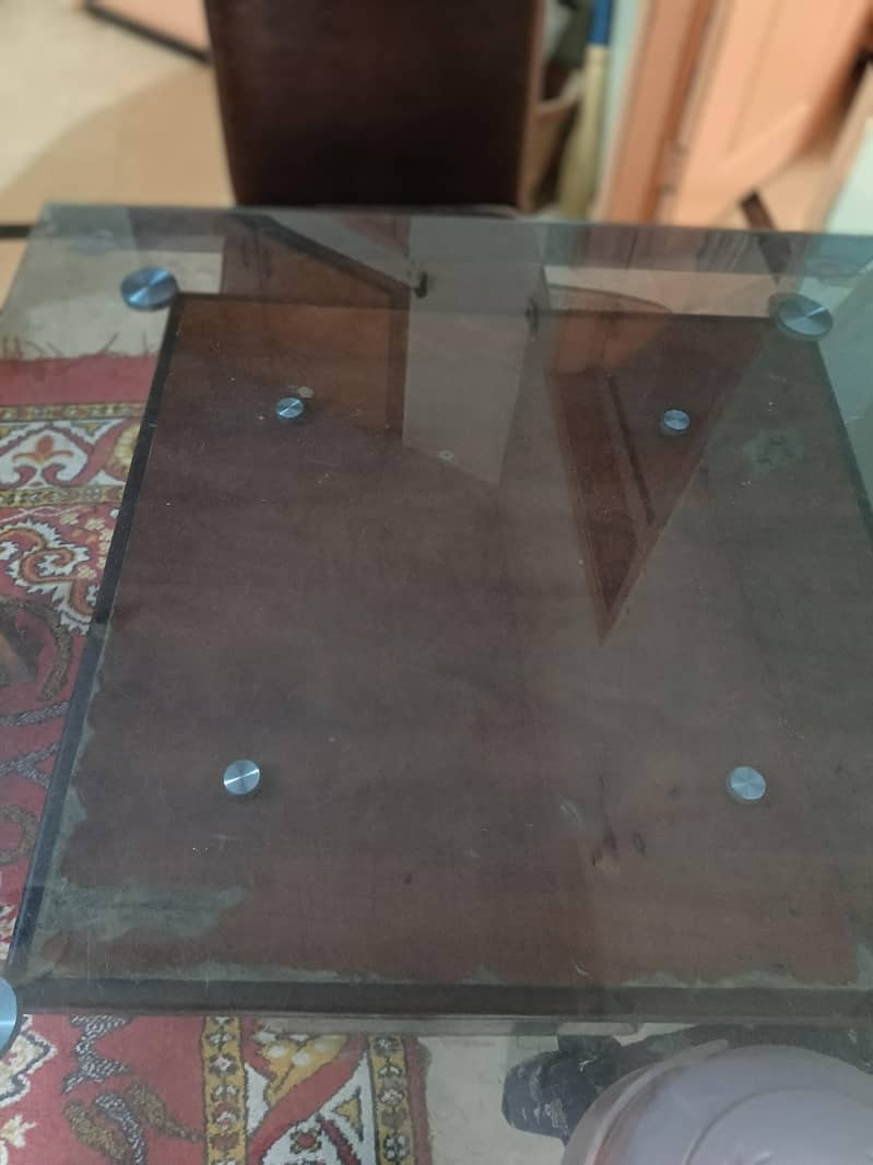 2 Chair's 1 Table 0