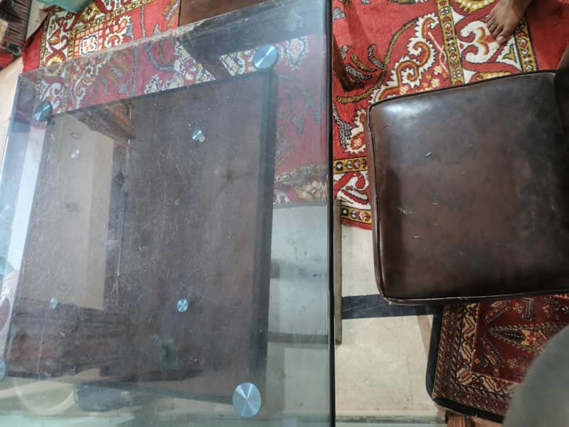 2 Chair's 1 Table 7