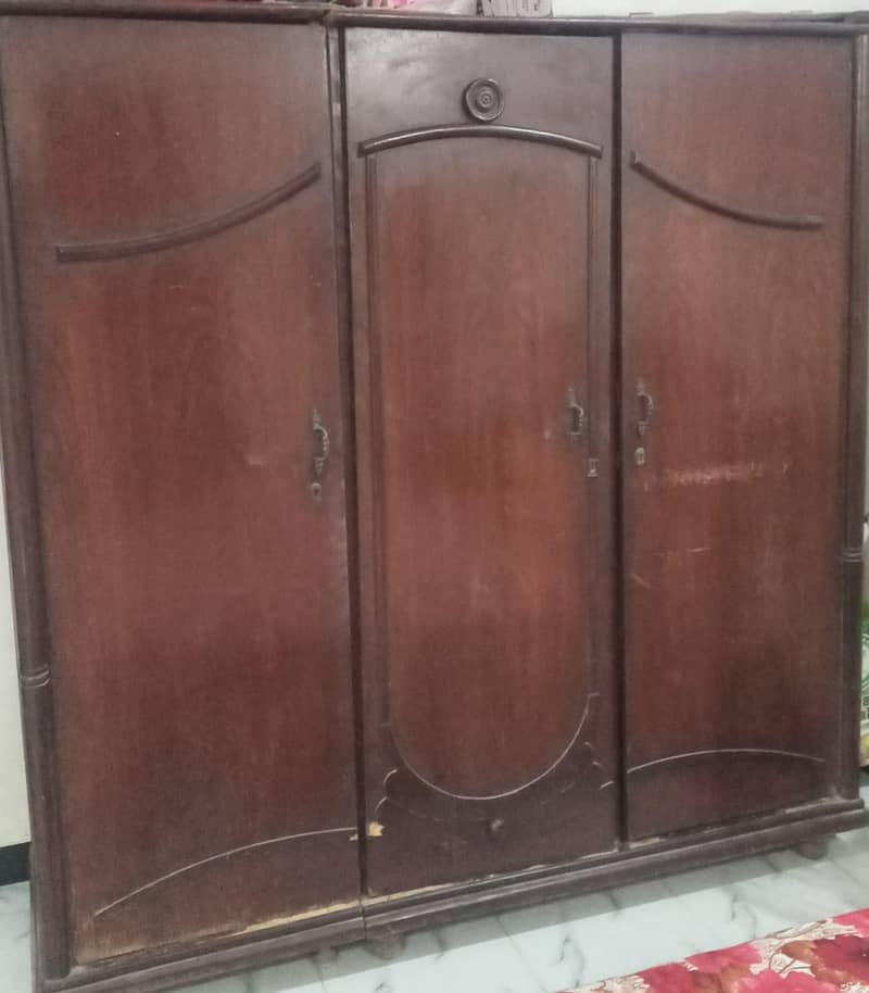 wardrobe 0
