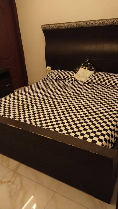 King bed set with 12 inch spring Mattress 03198898344