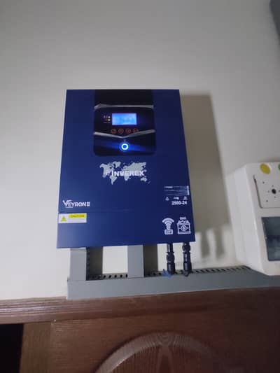 Inverex Veyron II Premium 2.5 kw (2500W-24V)