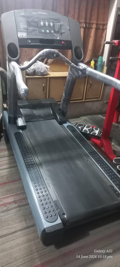 Commercial Treadmill Lifefitness