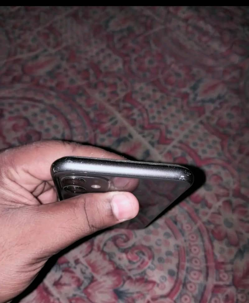 Apple iPhone 11 4