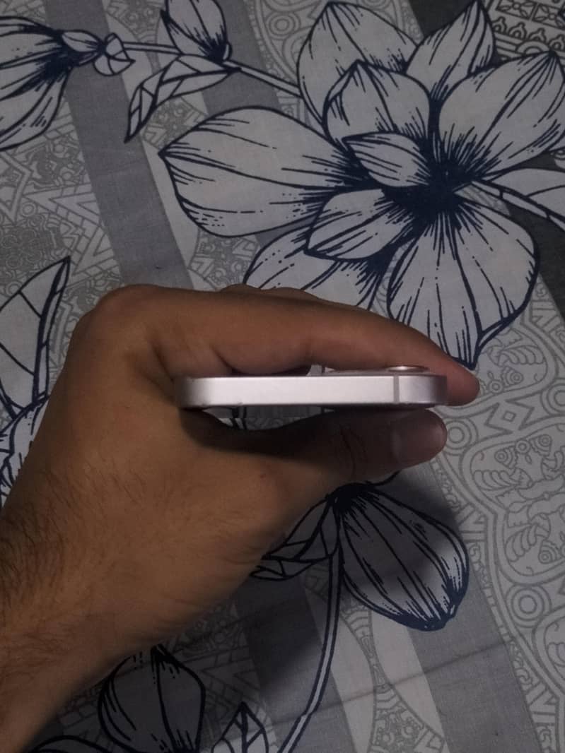 Apple iPhone 13 03349135171 4