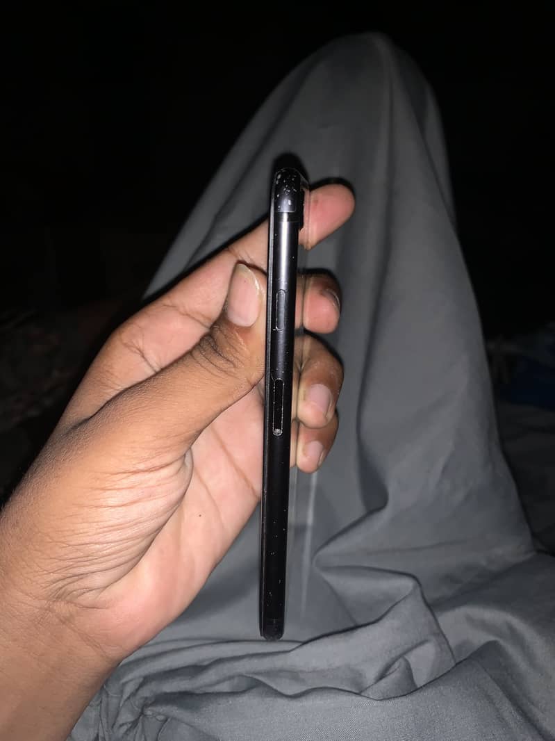 Apple iPhone 7 2