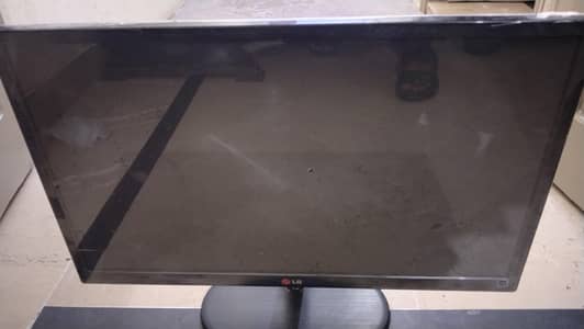 LG Flatron 24" Full HD LED Monitor (HDMI, DVI, VGA Ports.