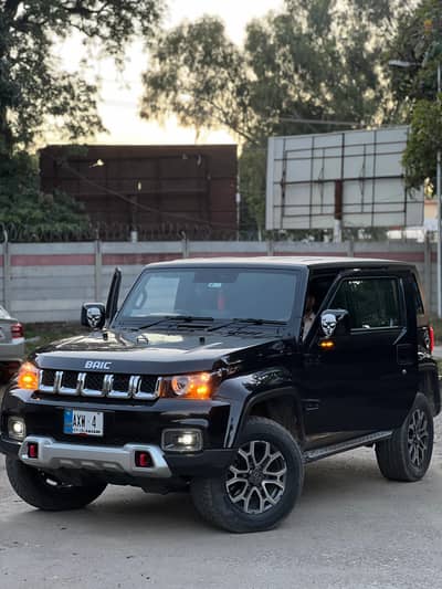 B to B guniune 32000 km brand new gari