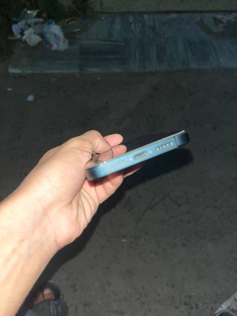 Apple iPhone 14 3