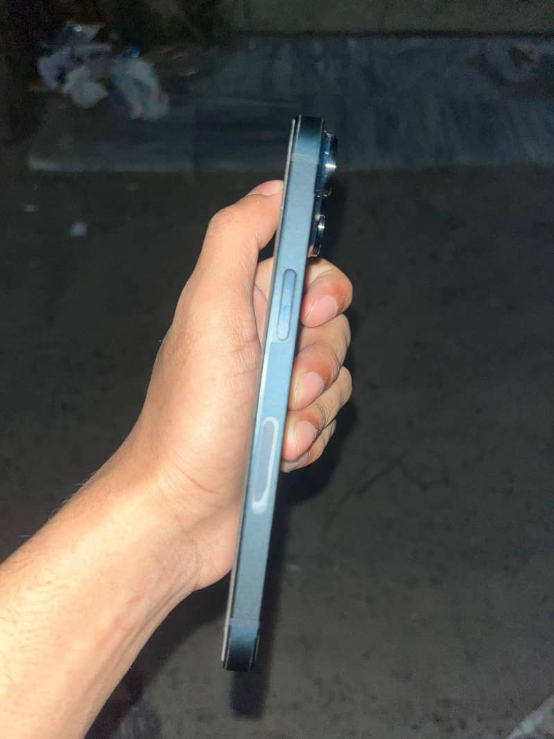 Apple iPhone 14 4