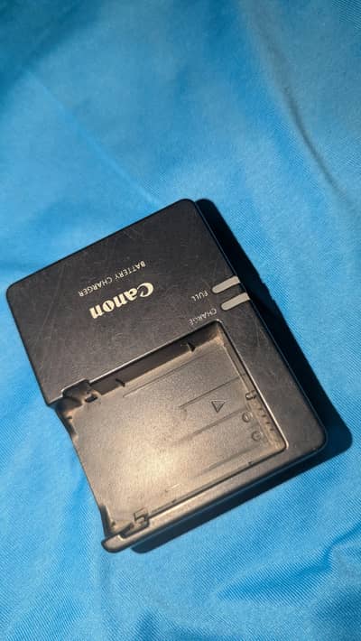 Canon DSRL Original Charger with Cable