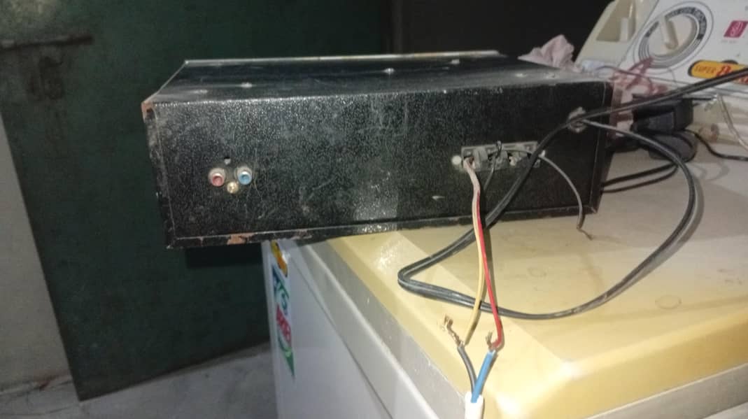 amplifier or speaker 1