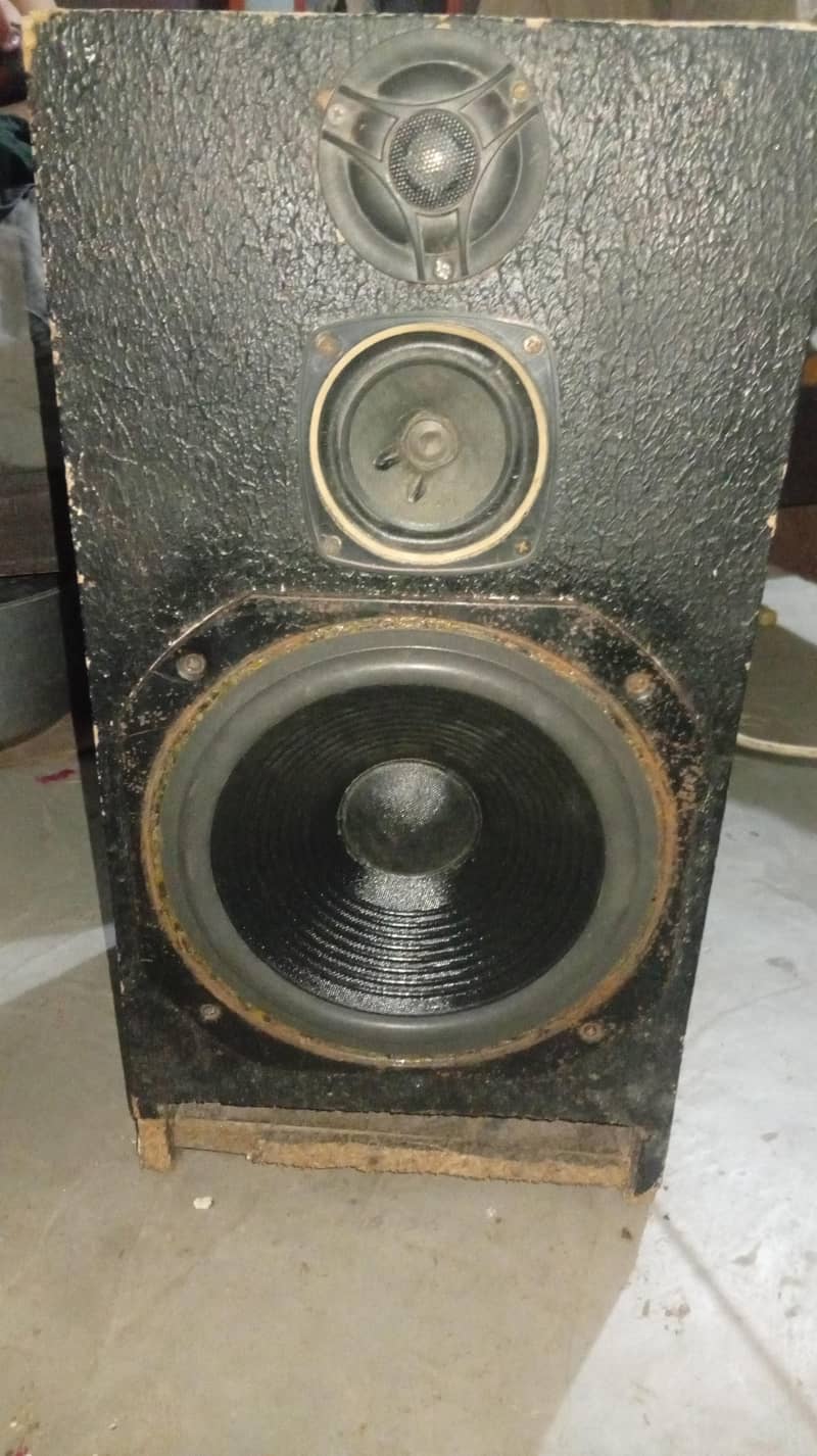 amplifier or speaker 2