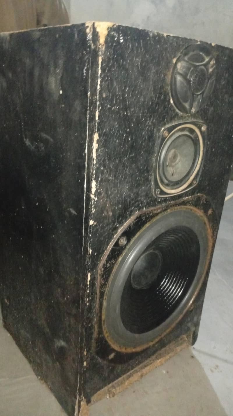 amplifier or speaker 4