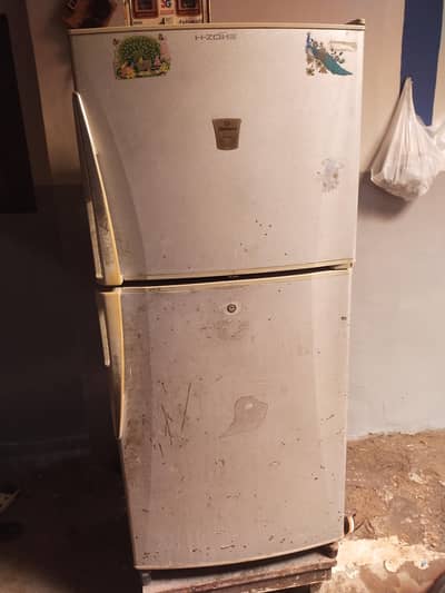 Dawlance fridge medium size se bara hai