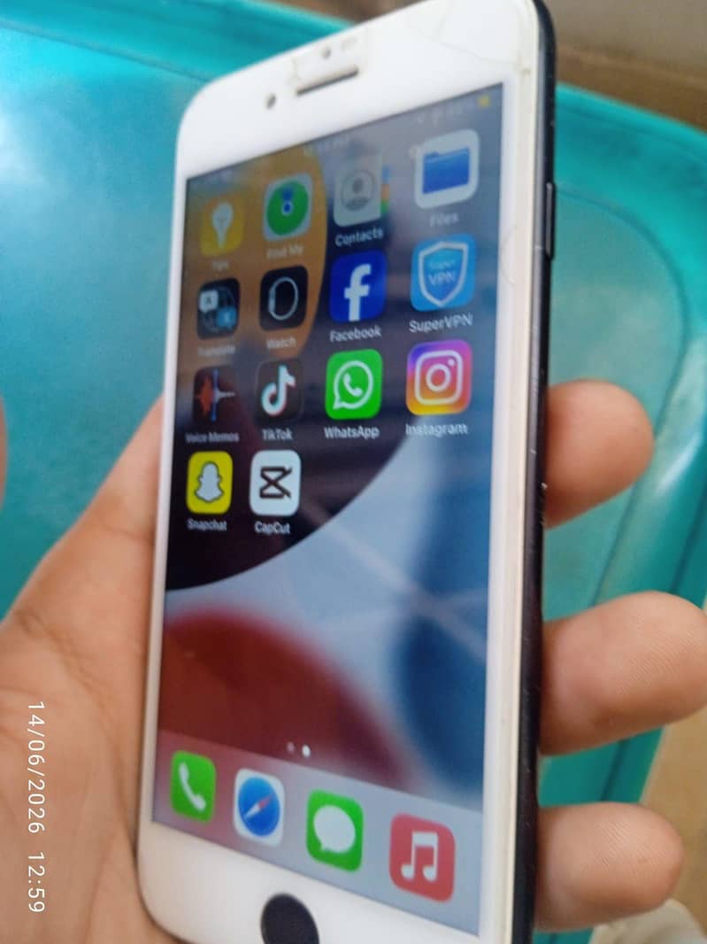 Apple iPhone 7 1