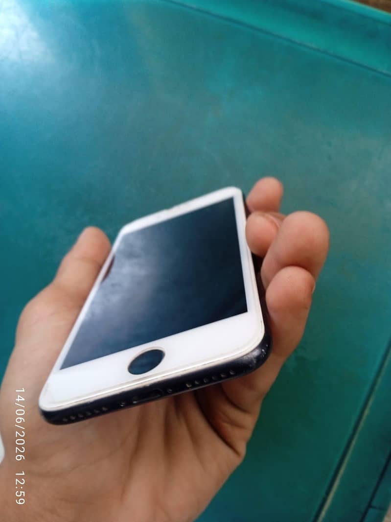 Apple iPhone 7 2