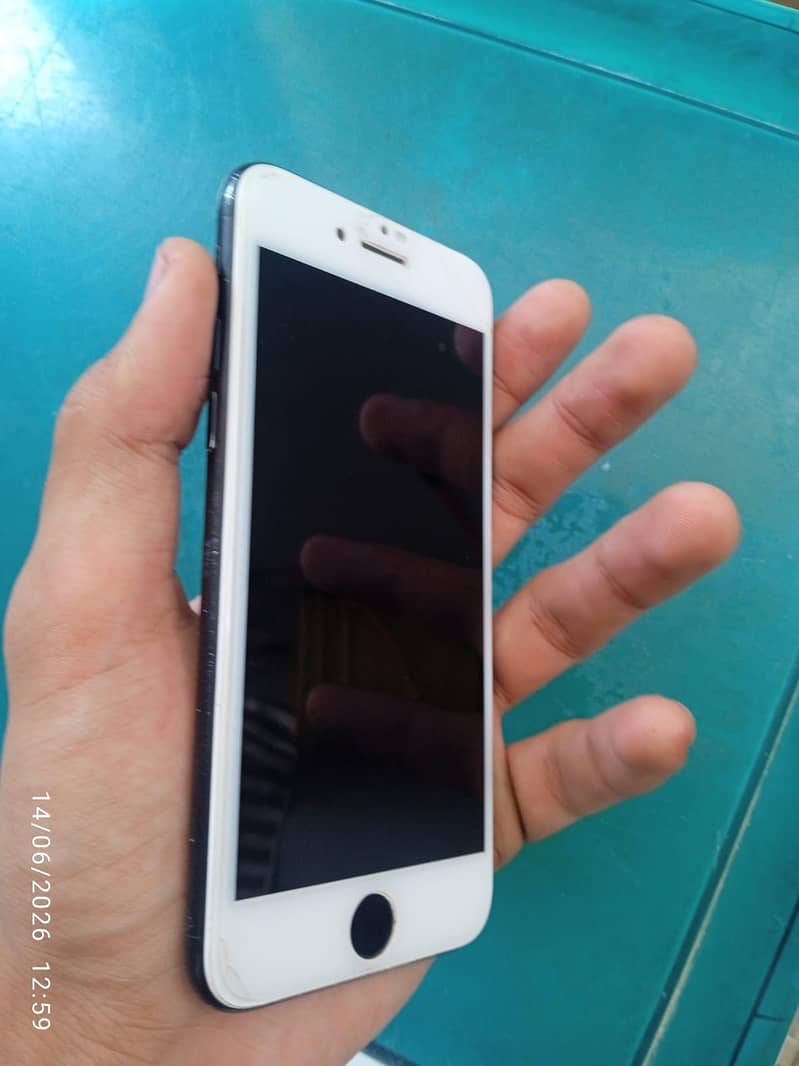 Apple iPhone 7 3