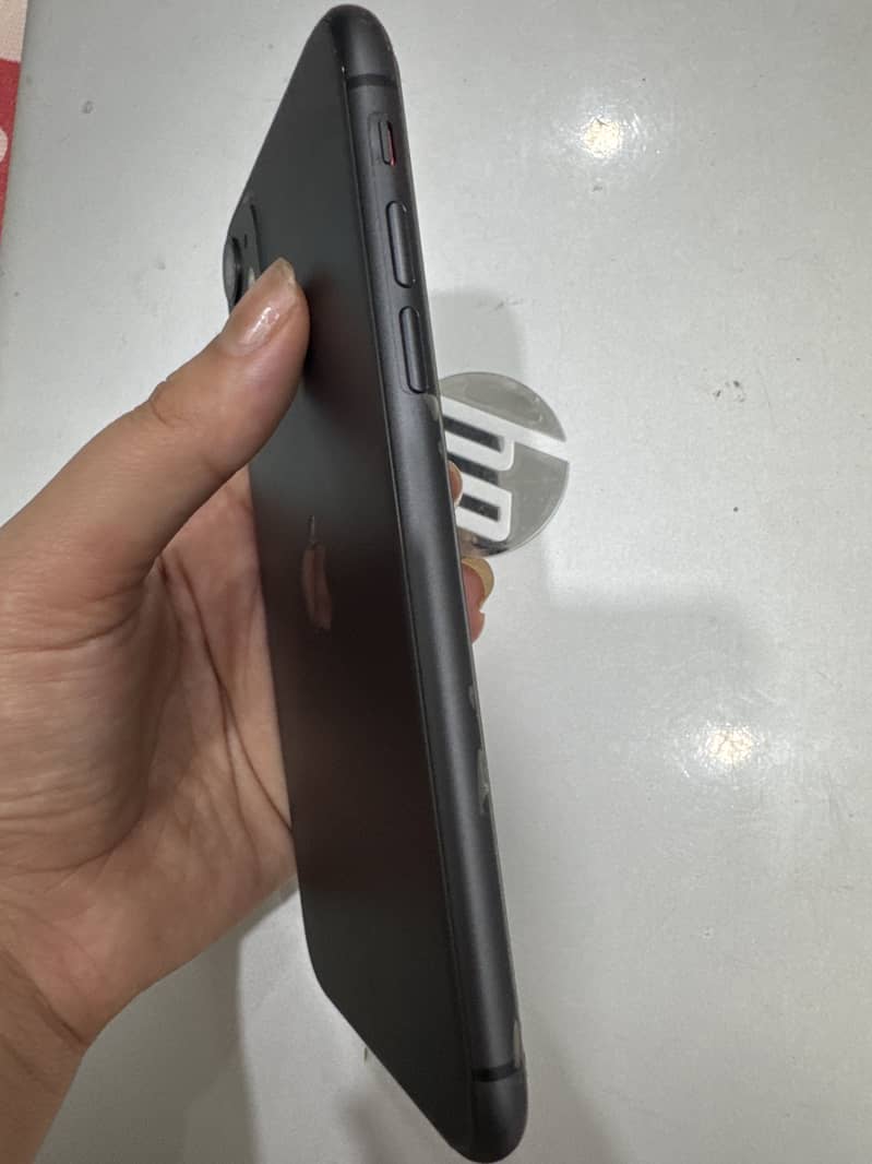 Apple iPhone 11 3