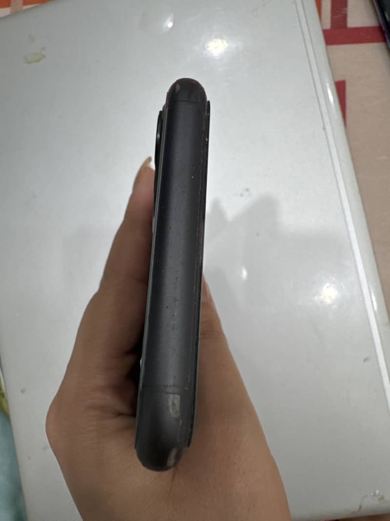 Apple iPhone 11 4