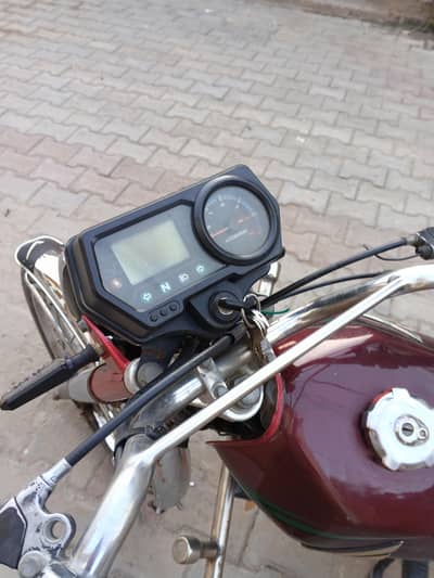 bike ka koi kam ni hony Wala engine bilkul ok ha 03076067937