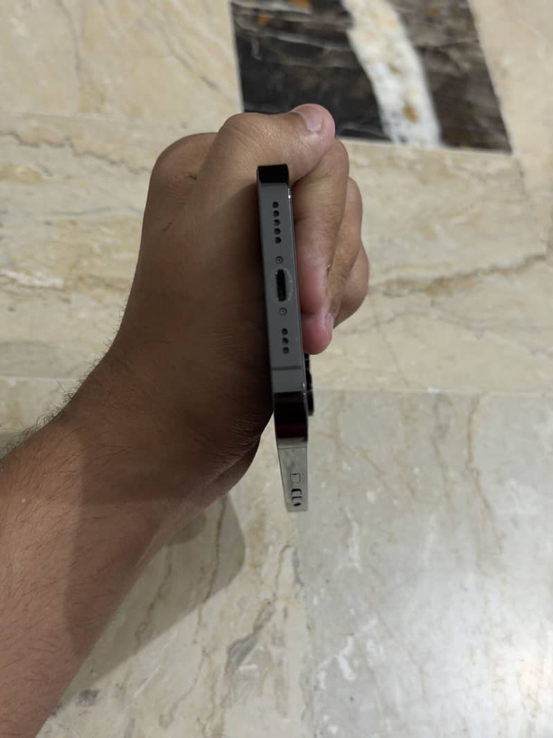 iPhone 14 Pro 4