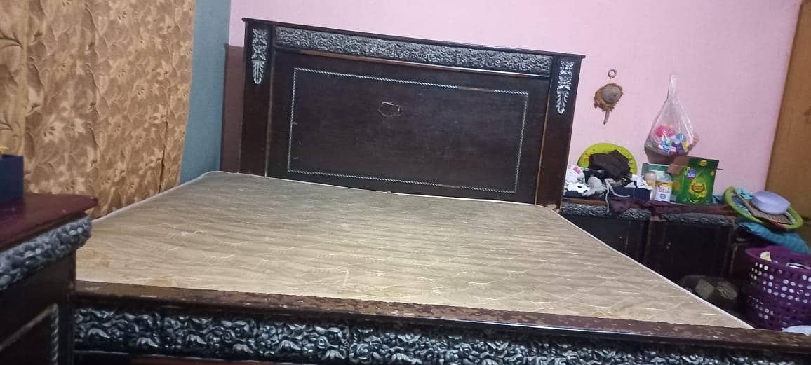 double bed. with dressing table. side tables. 0