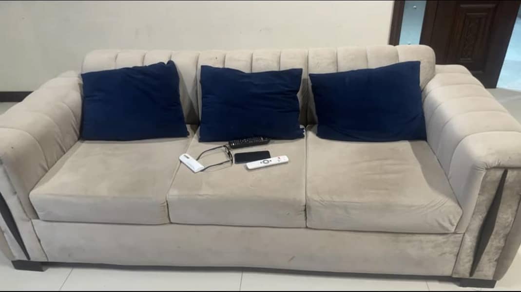 Sofa Set + Table 0