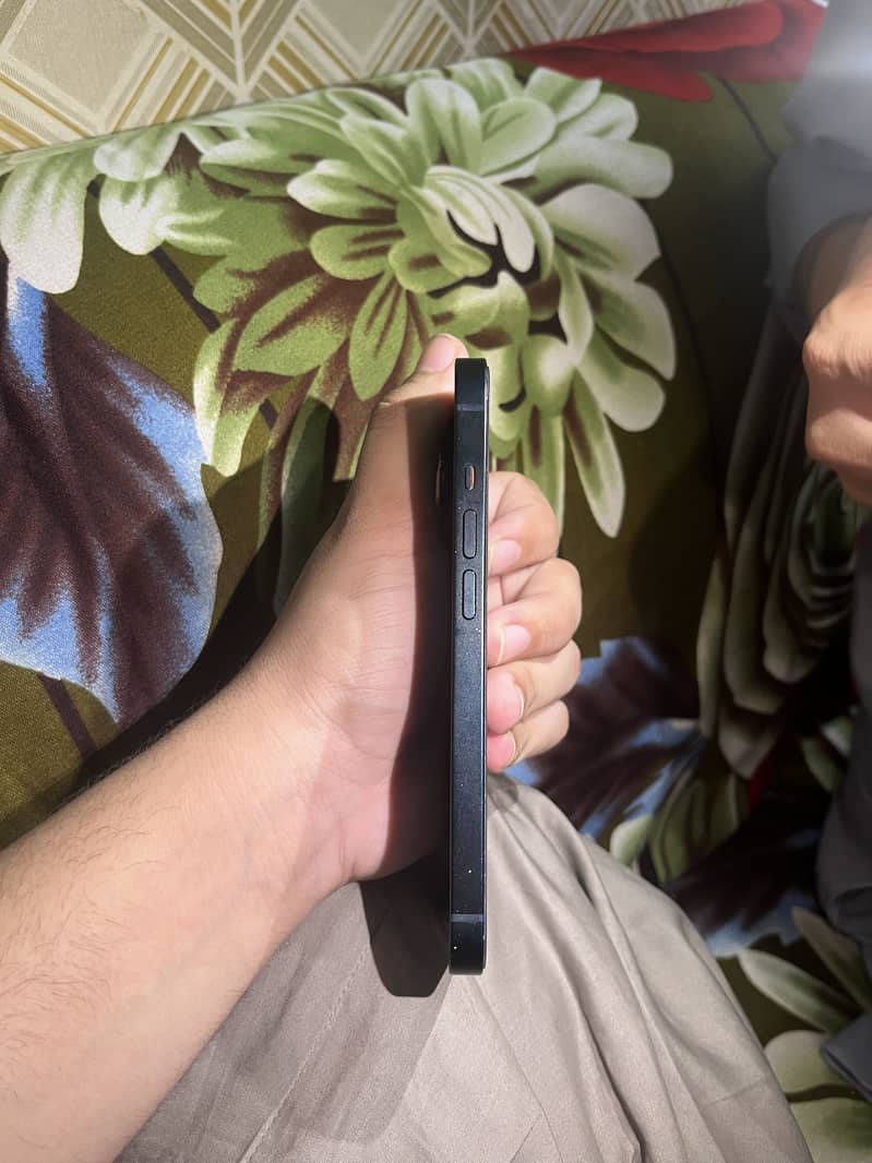 iPhone 14 3