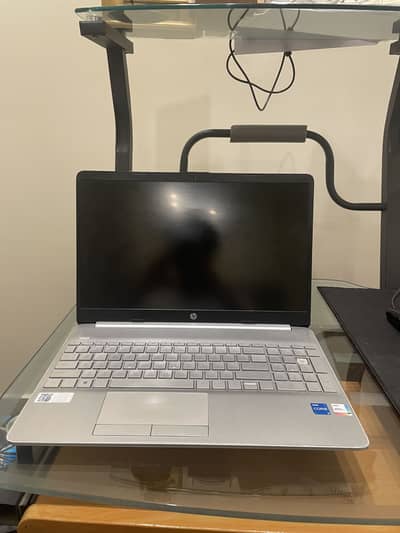 HP 15s i5 11th gen Intel Iris Xe graphics 16/512