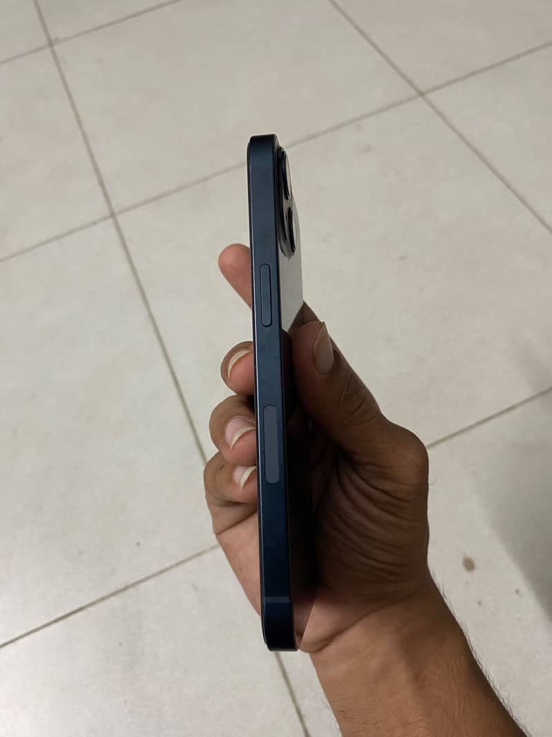 Apple iPhone 13 2