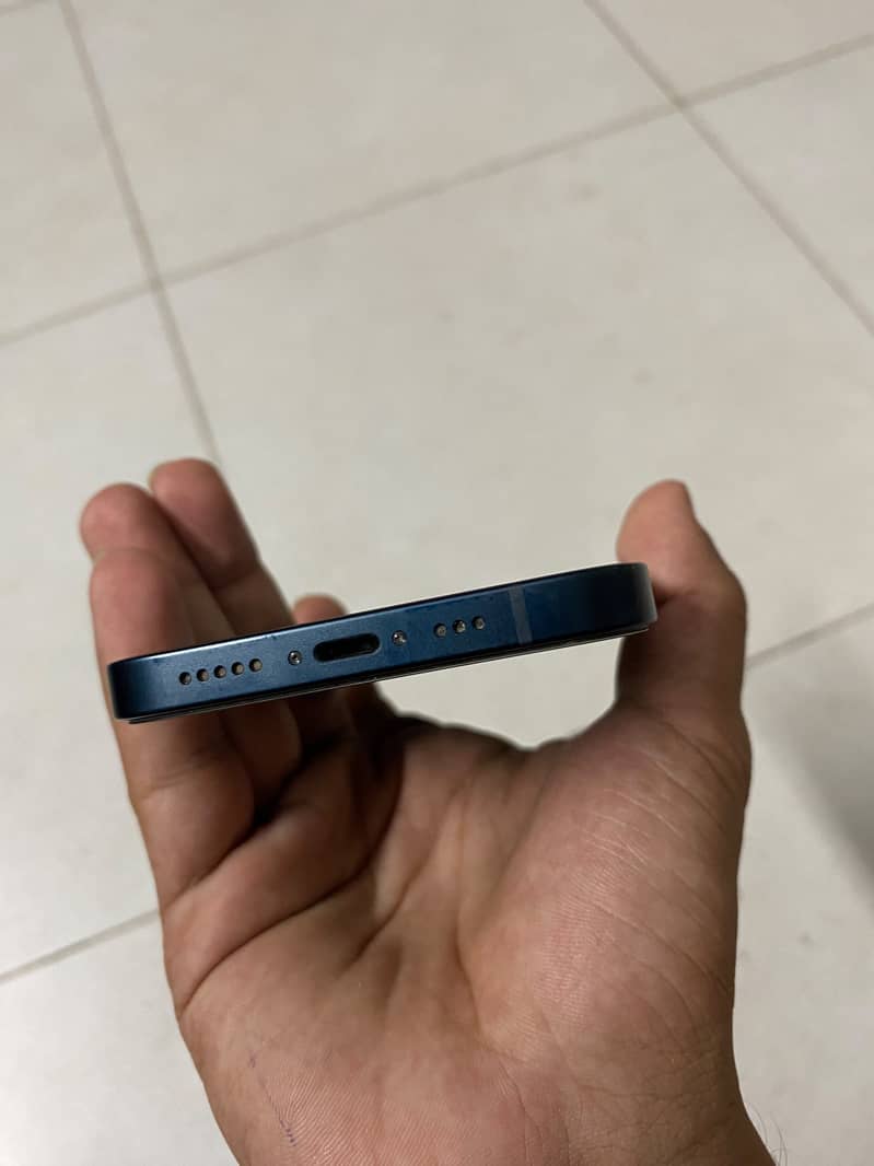 Apple iPhone 13 5