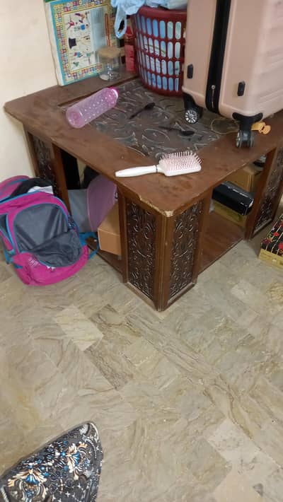 used table ha sale karni ha