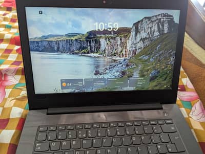 Lenovo V330 AMD Ryzen 5 8BG DDR4 Gaming Laptop