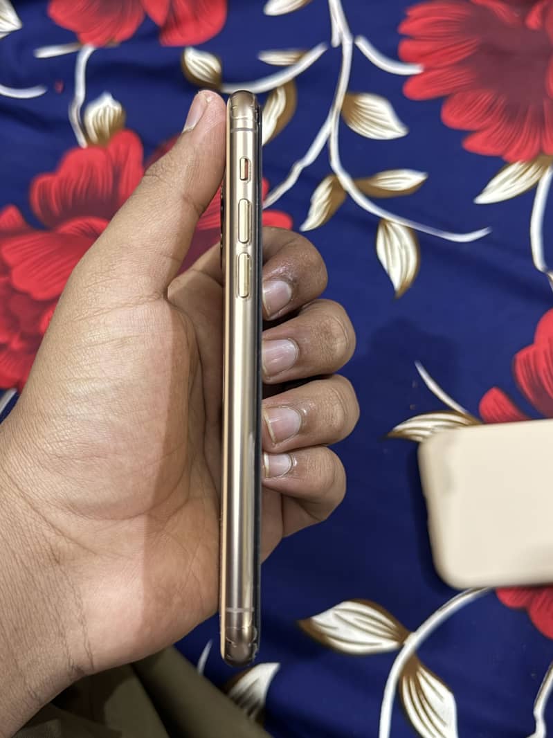 Apple iPhone 11 Pro 1