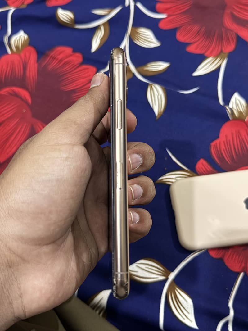 Apple iPhone 11 Pro 2