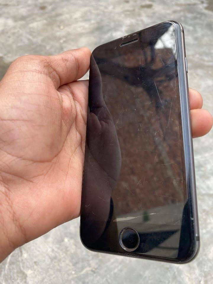 Apple iPhone 8 1