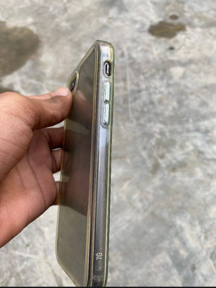 Apple iPhone 8 3