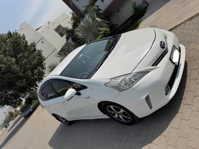 Toyota Prius Alpha 2011