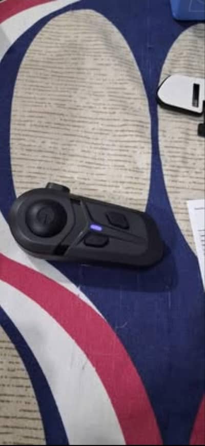 helmet Bluetooth device for easy communication calling