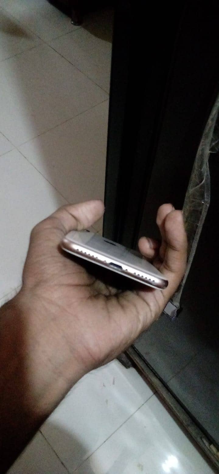 Apple iPhone 8 1