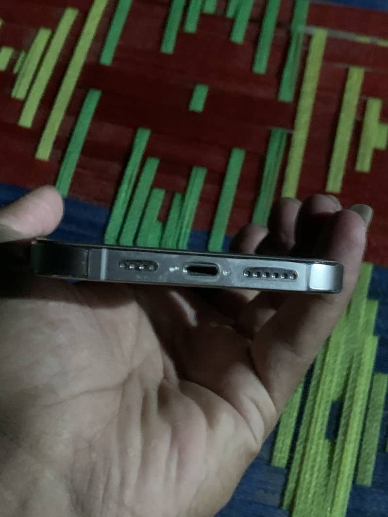 Apple iPhone 13 Pro Max 4