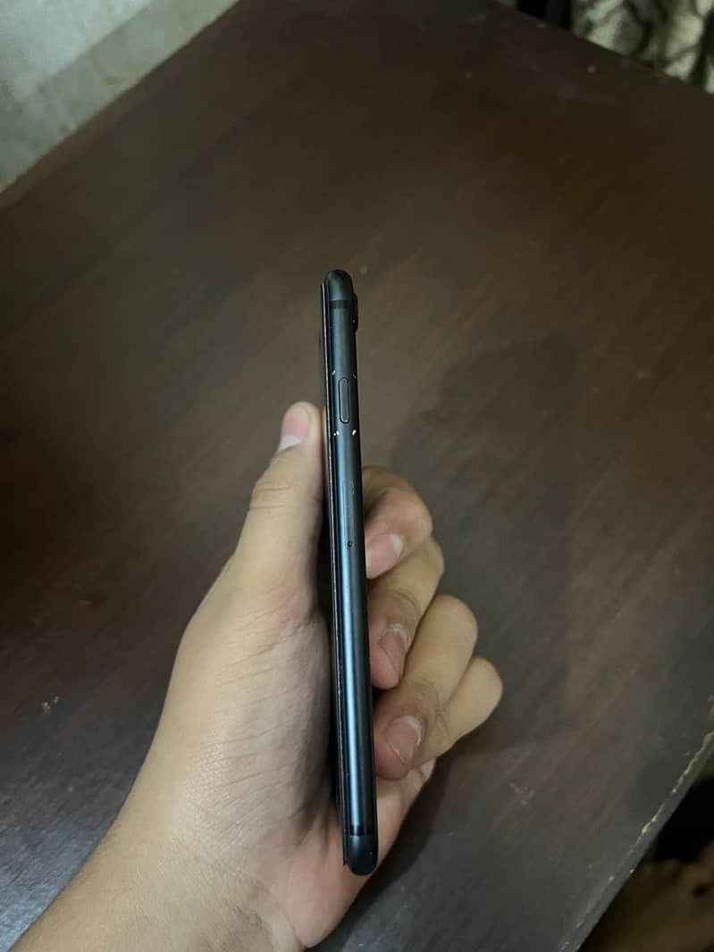 Apple iPhone 7 2