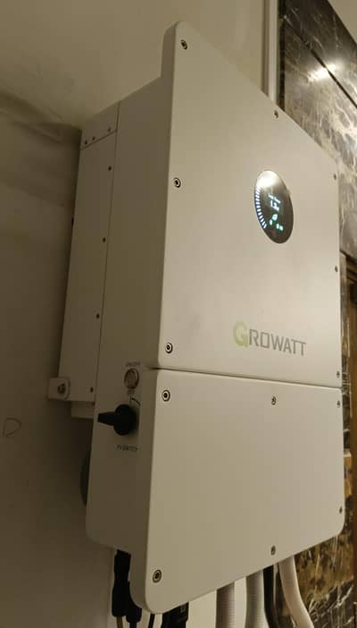 Growatt 10kw 3 Phase IP66 hybrid inverter (8 MonthUsed) 9 Yrs warranty