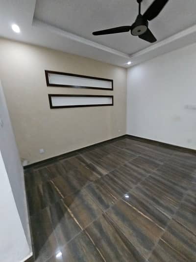 8marla upper portion available for rent location E11