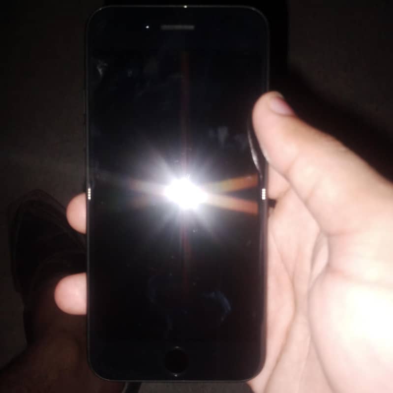 Apple iPhone 7 0